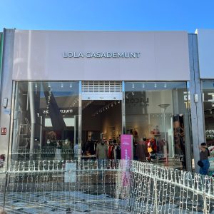 NUEVA APERTURA: LOLA CASADEMUNT EN LAS TERRAZAS OUTLET